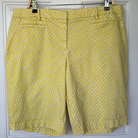 Lands' End Pants - •Lands’ End•  Mid-Rise Flat Front Bermuda Shorts - Size 16